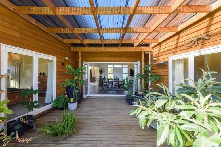 Photo of property in 16 James Nairn Grove, Riverstone Terraces, Upper Hutt, 5018