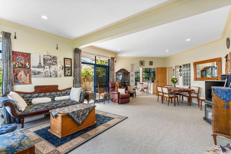 Photo of property in 40 Mccahill Views, Botany Downs, Auckland, 2010