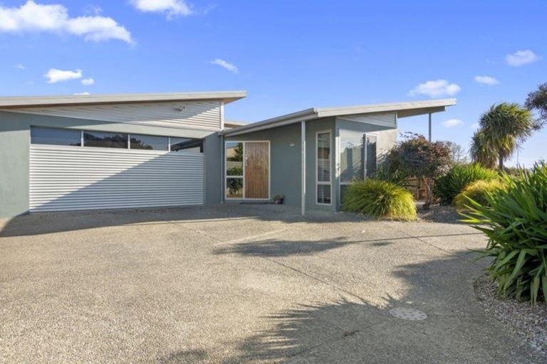 Photo of property in 35 Monaco View, Stoke, Nelson, 7011