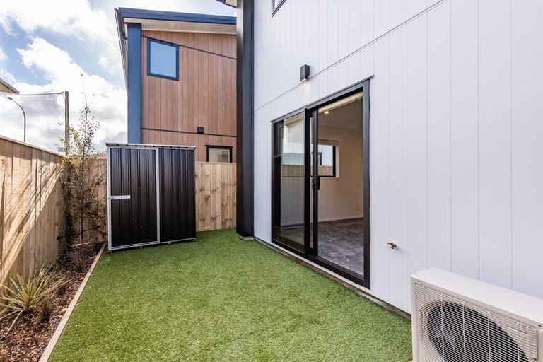 Photo of property in 3/97 Whites Line East, Waiwhetu, Lower Hutt, 5010