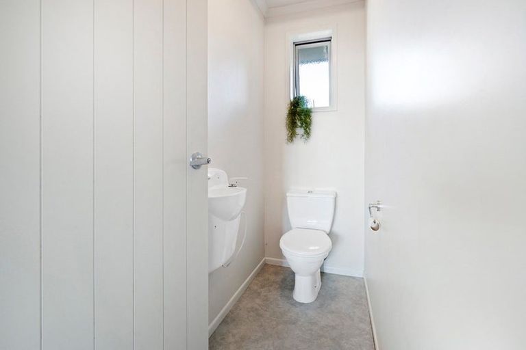 Photo of property in 3 Sandys Parade, Laingholm, Auckland, 0604