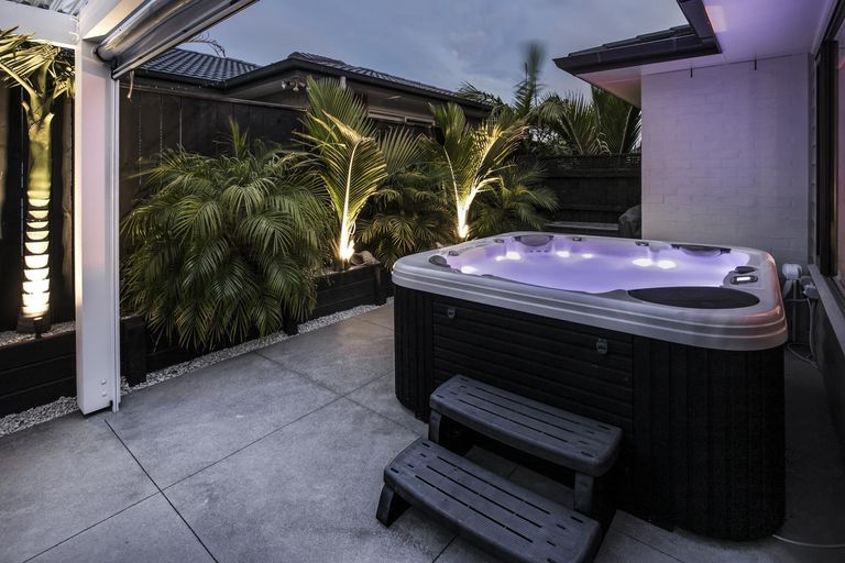 Photo of property in 11 Creda Road, Wattle Downs, Auckland, 2103