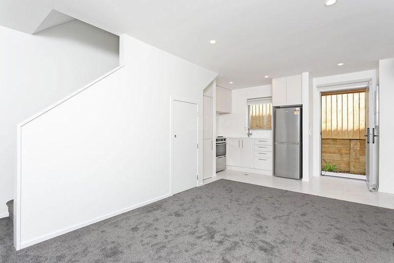 Photo of property in 6/22 Denver Avenue, Sunnyvale, Auckland, 0612