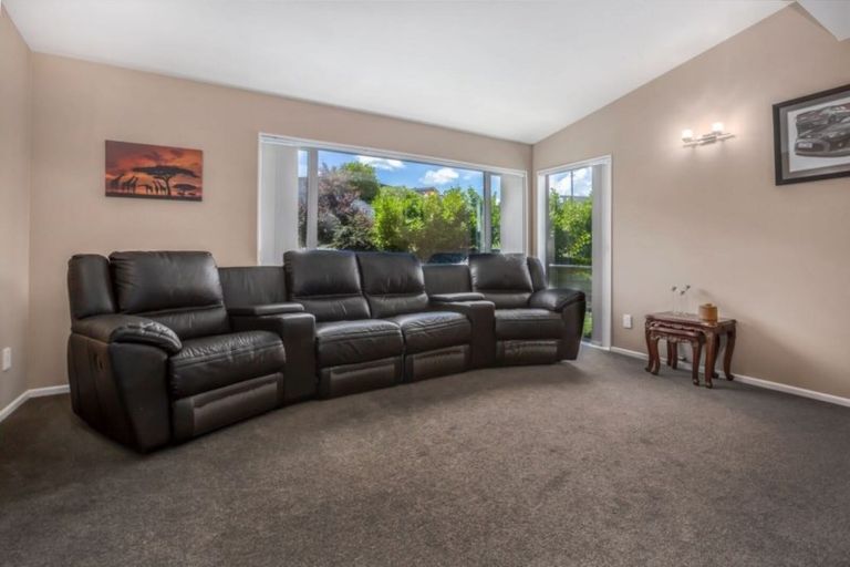 Photo of property in 6 Sumner Terrace, Aotea, Porirua, 5024