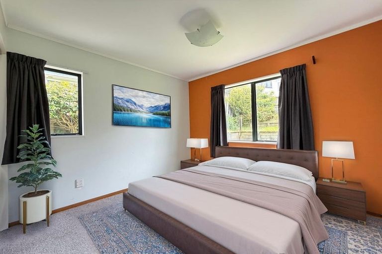 Photo of property in 3 Tamworth Crescent, Newlands, Wellington, 6037