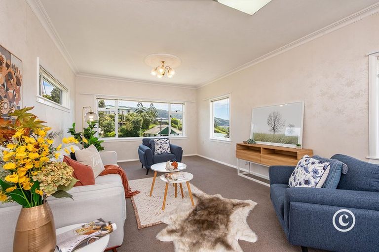 Photo of property in 45 Raroa Terrace, Tawa, Wellington, 5028