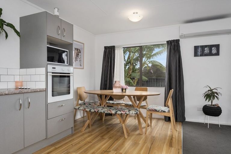 Photo of property in 6b Belray Place, Papamoa Beach, Papamoa, 3118