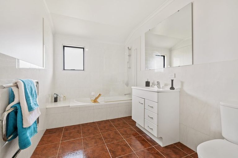 Photo of property in 14b Waimumu Road, Massey, Auckland, 0614