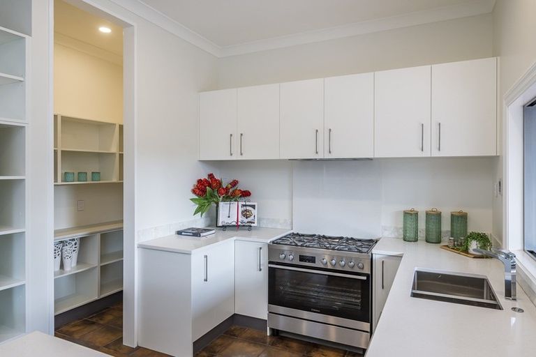 Photo of property in 6 Holcombe Drive, Paraparaumu, 5032