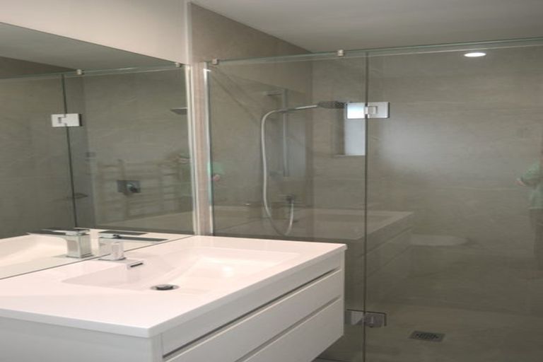 Photo of property in 5/388 Glenfield Road, Glenfield, Auckland, 0629