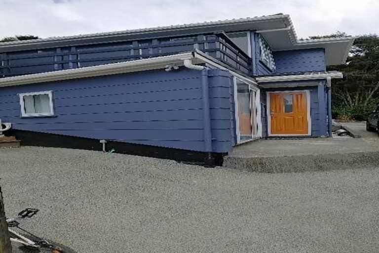 Photo of property in 38 Staincross Street, Green Bay, Auckland, 0604