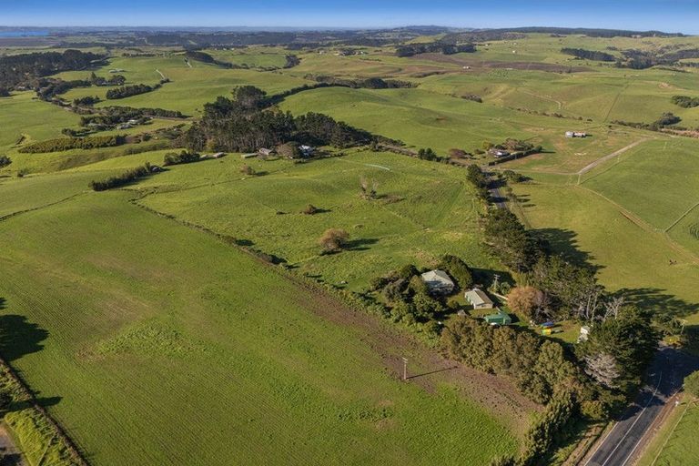 Photo of property in 2640 South Head Road, South Head, Helensville, 0874