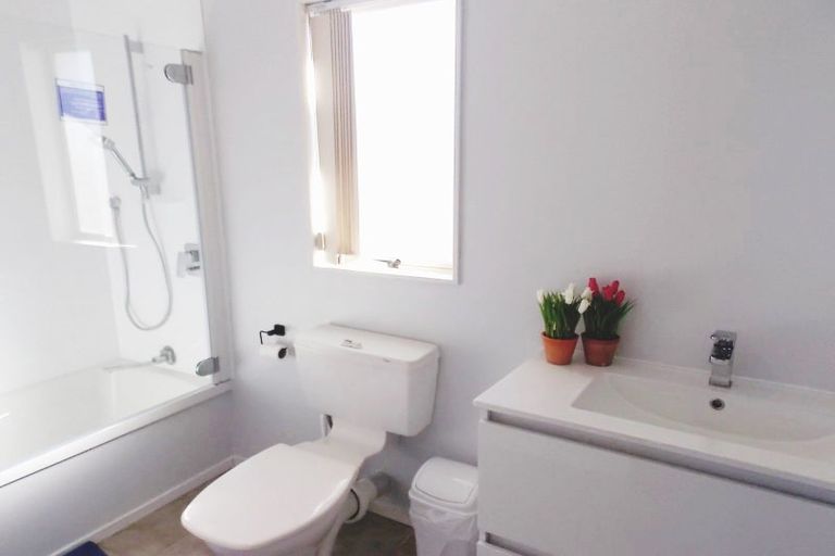 Photo of property in 107 Ashton Fitchett Drive, Brooklyn, Wellington, 6021