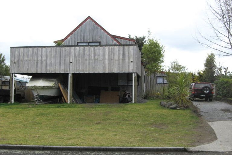 Photo of property in 22 Irwin Place, Kinloch, Taupo, 3377