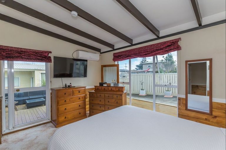 Photo of property in 4 Himatangi Street, Himatangi Beach, Foxton, 4891