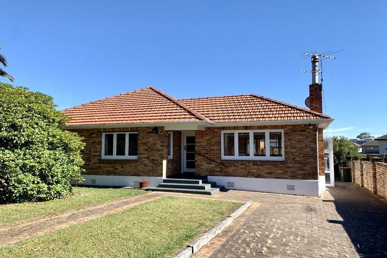 Photo of property in 86 Mcleod Road, Te Atatu South, Auckland, 0610