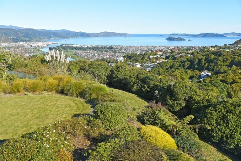 Photo of property in 9 Oceanview Terrace, Tirohanga, Lower Hutt, 5010