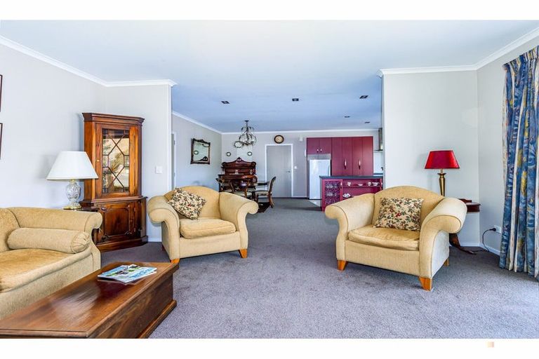 Photo of property in 1 Eric Batchelor Place, Waimate, 7924