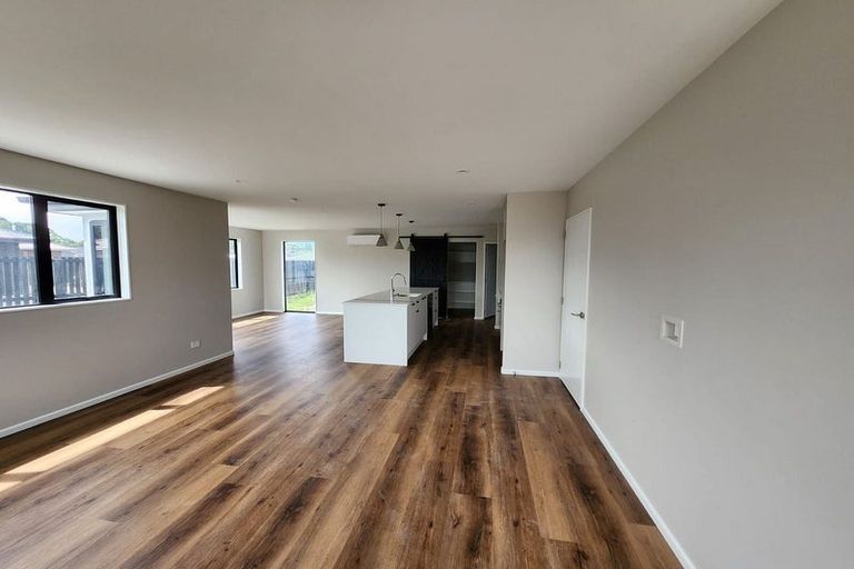 Photo of property in 35 Akoranga Place, Hornby, Christchurch, 8042