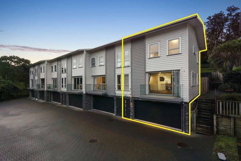 Photo of property in 6/13 Kaihu Street, Northcote, Auckland, 0627
