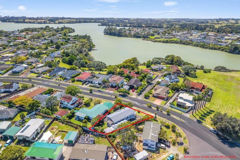 Photo of property in 18 Riverside Drive, Waiuku, 2123