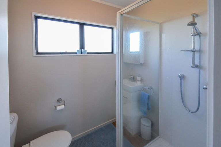 Photo of property in 909 East Coast Road, Northcross, Auckland, 0632