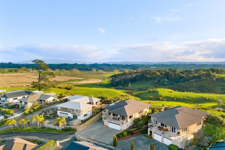 Photo of property in 18b Highgrove Drive, Grandview Heights, Hamilton, 3200