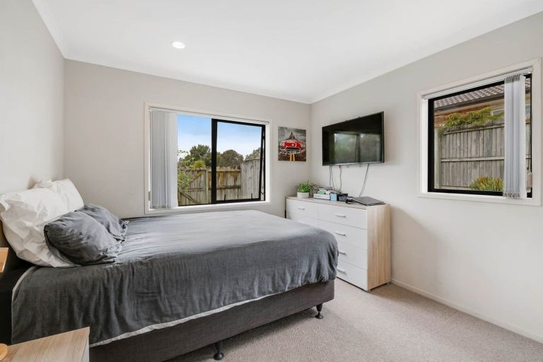 Photo of property in 4 Kingtide Place, Red Beach, 0932