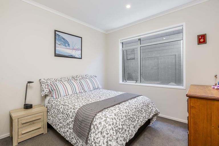 Photo of property in 8 Poaka Road, Hobsonville, Auckland, 0618