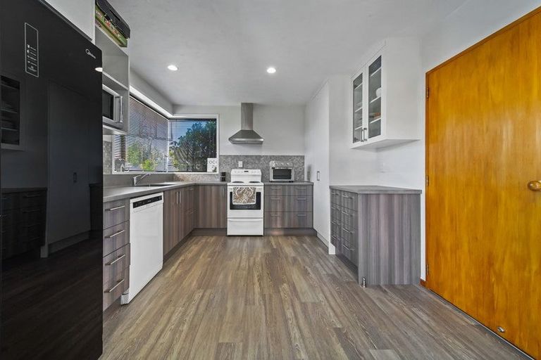 Photo of property in 2/21b Northcote Road, Northcote, Christchurch, 8052