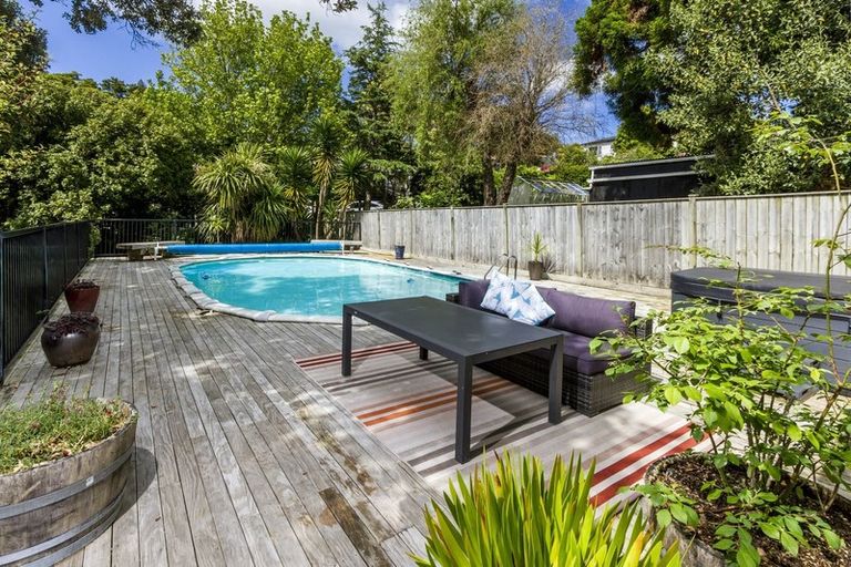 Photo of property in 15 Moore Street, Hillcrest, Auckland, 0627