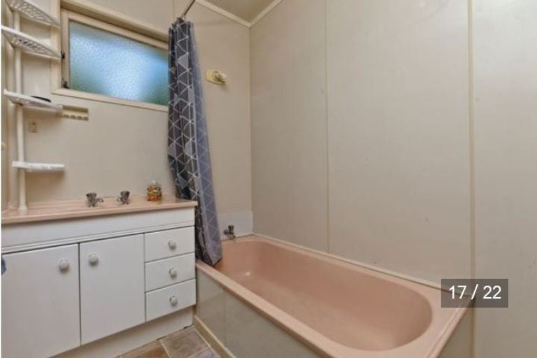 Photo of property in 23 Ellice Road, Totara Vale, Auckland, 0629