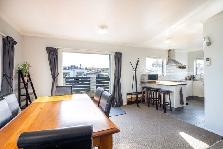 Photo of property in 3/10 Karamu Street, Strandon, New Plymouth, 4312