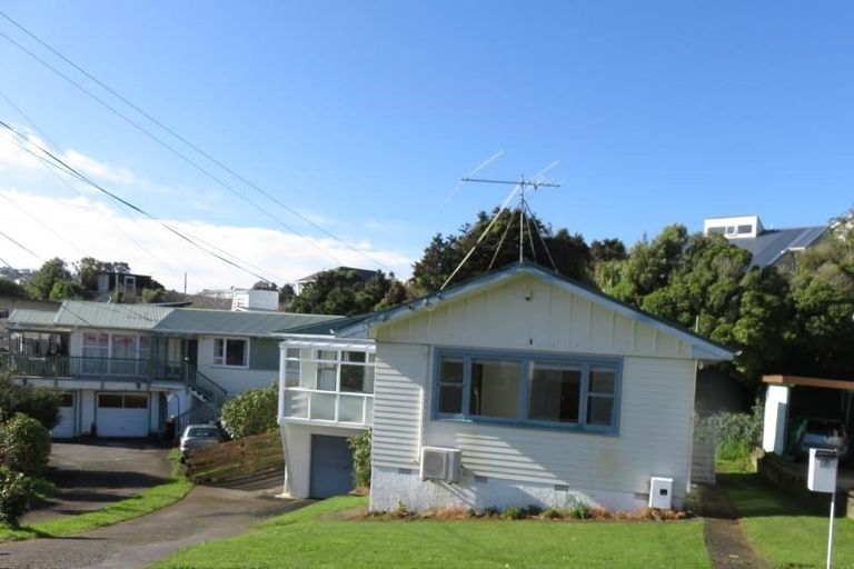 Photo of property in 10 Saville Row, Johnsonville, Wellington, 6037