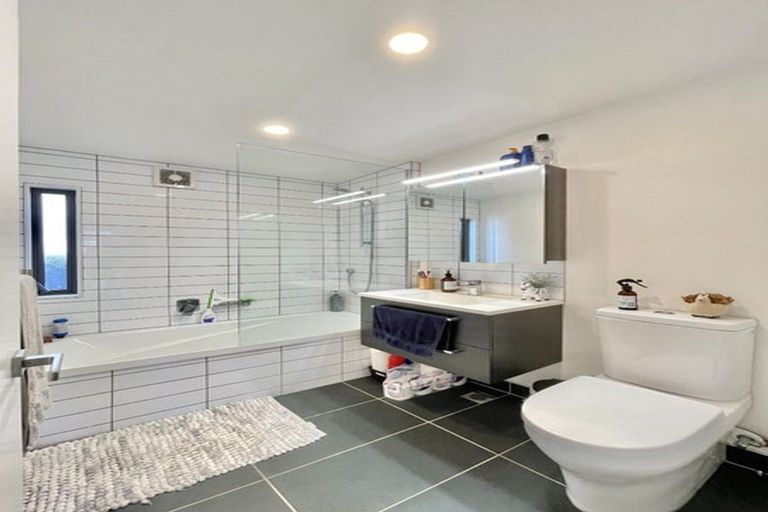 Photo of property in 9/7 Handyside Street, Tawa, Wellington, 5028