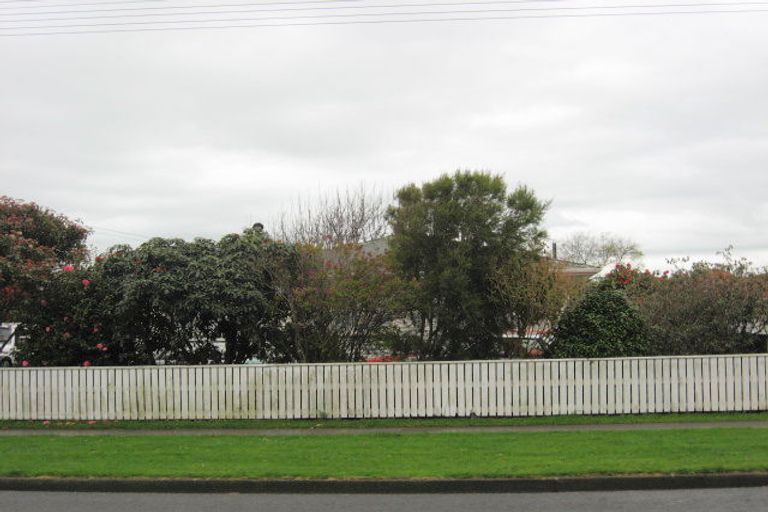 Photo of property in 76 Queen Street West, Levin, 5510