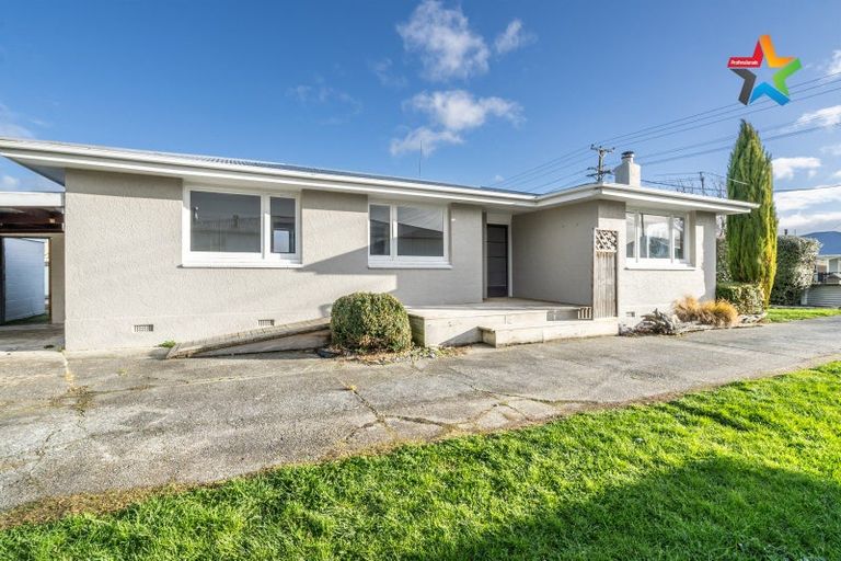 Photo of property in 15 Park Street, Winton, 9720