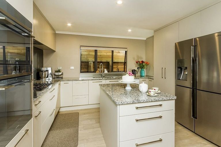 Photo of property in 724a East Coast Road, Pinehill, Auckland, 0632