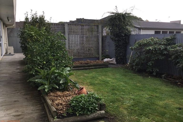 Photo of property in 1/18 Sawtell Place, Northcote, Christchurch, 8052