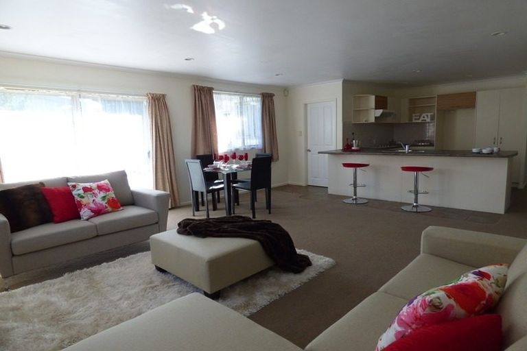 Photo of property in 21 Piriti Place, Weymouth, Auckland, 2103