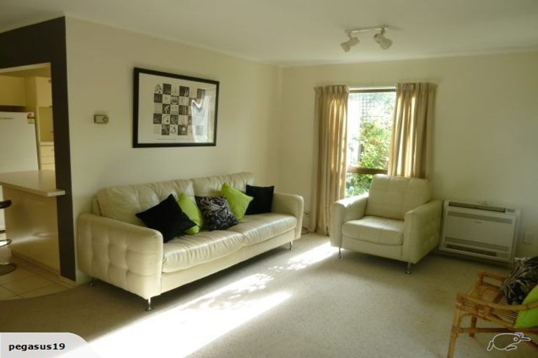 Photo of property in 2/76 Hinau Street, Riccarton, Christchurch, 8041