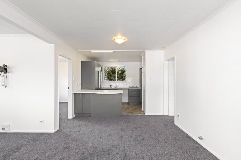 Photo of property in 8a Waterloo Place, Westown, New Plymouth, 4310