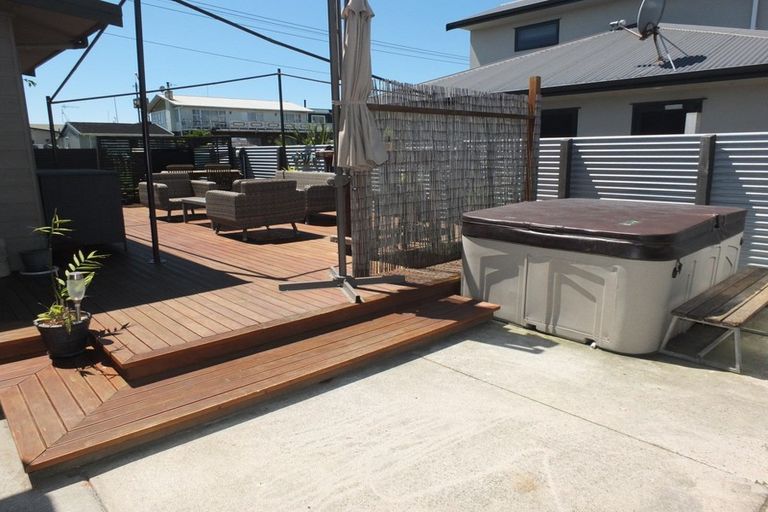 Photo of property in 35 Roore Street, Foxton Beach, Foxton, 4815