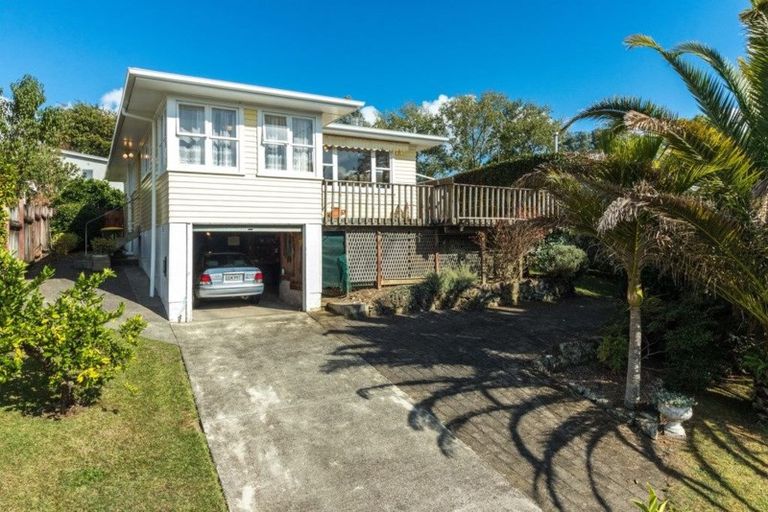 Photo of property in 61 Ennis Avenue, Pakuranga Heights, Auckland, 2010