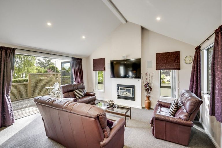 Photo of property in 2 Ranmore Lane, Havelock North, 4130