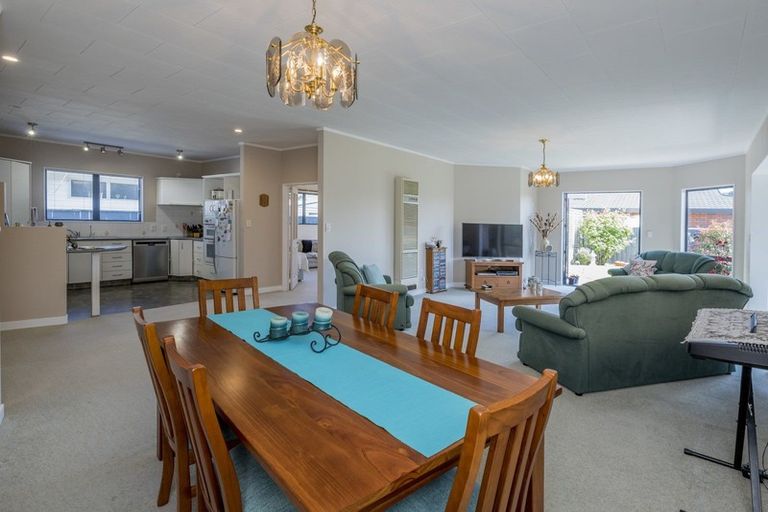 Photo of property in 17 Avon Street, Levin, 5510