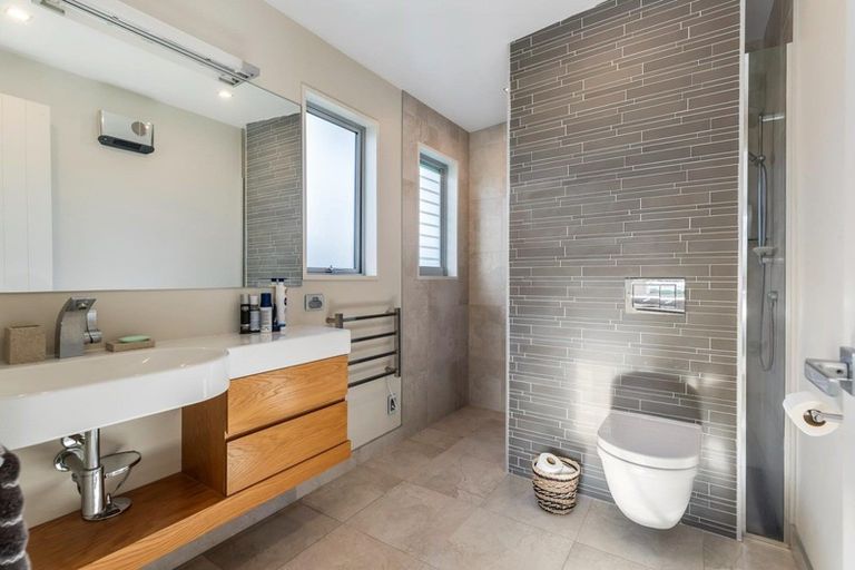 Photo of property in 37a Bay View Road, Kelvin Heights, Queenstown, 9300