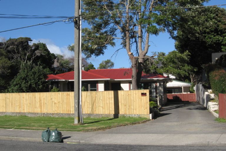 Photo of property in 38 Tiromoana Road, Raumati South, Paraparaumu, 5032