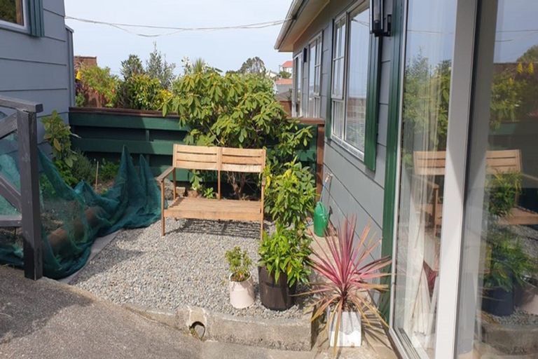 Photo of property in 2/40 Salford Street, Newlands, Wellington, 6037