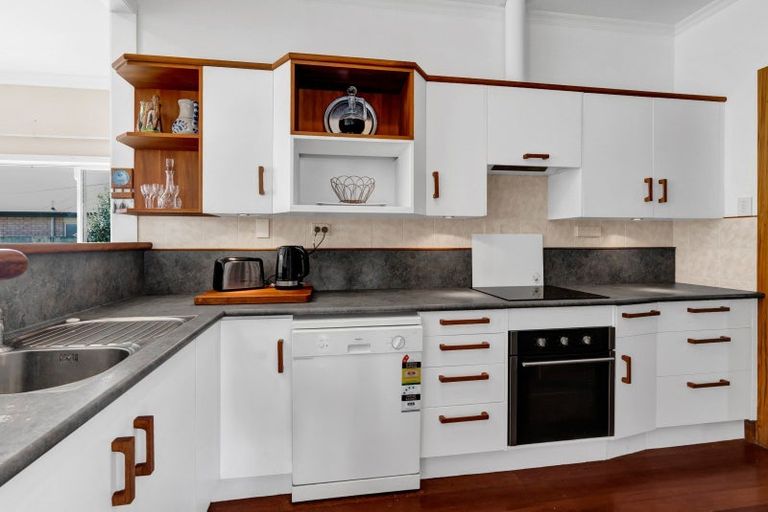 Photo of property in 17 Albion Street, Hawera, 4610